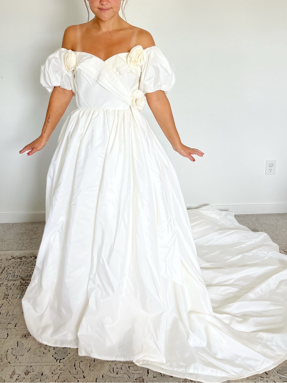 VINTAGE | 90s Ivory Taffeta Princess Puffed Sleeve Regency Bridal Ballgown | XS
